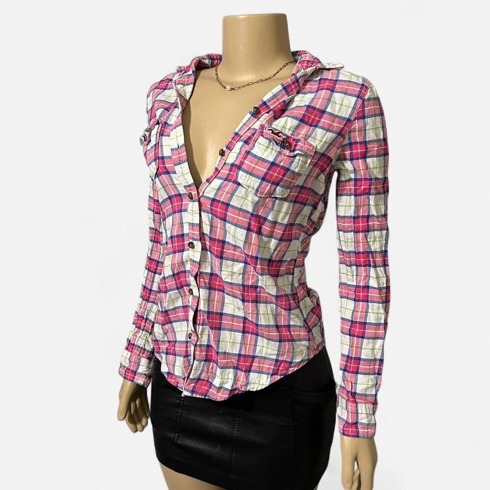 Hollister fitted plaid button up shirt